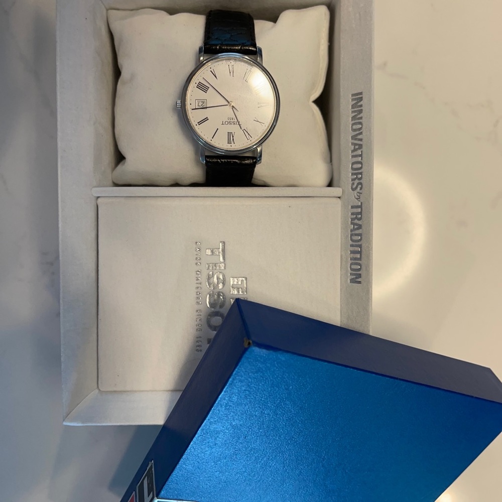 TISSOT mens wristwatch. 34 mm. stainless steel.